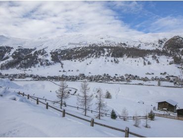 Skidorp Langgerekt wintersportdorp met veel opstapplaatsen voor skiliften-16