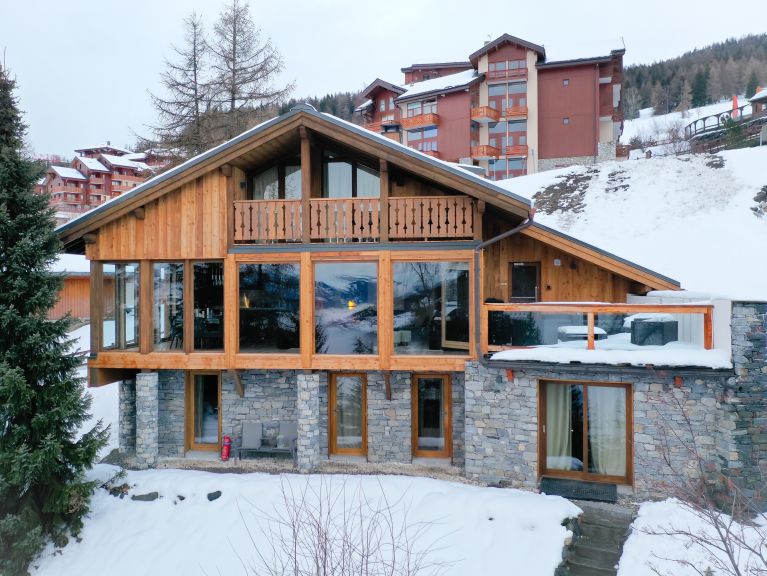 De Vallandry Nowen met sauna en buiten whirlpool