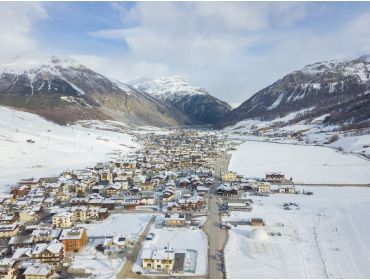 Skidorp Langgerekt wintersportdorp met veel opstapplaatsen voor skiliften-18