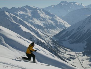 Skidorp Langgerekt wintersportdorp met veel opstapplaatsen voor skiliften-2