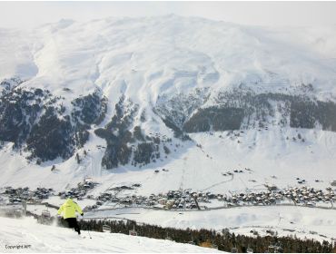 Skidorp Langgerekt wintersportdorp met veel opstapplaatsen voor skiliften-11