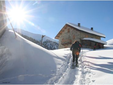 Skidorp Langgerekt wintersportdorp met veel opstapplaatsen voor skiliften-8